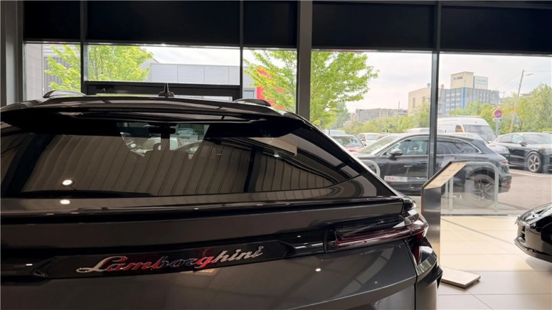 Lamborghini URUS — photo 9