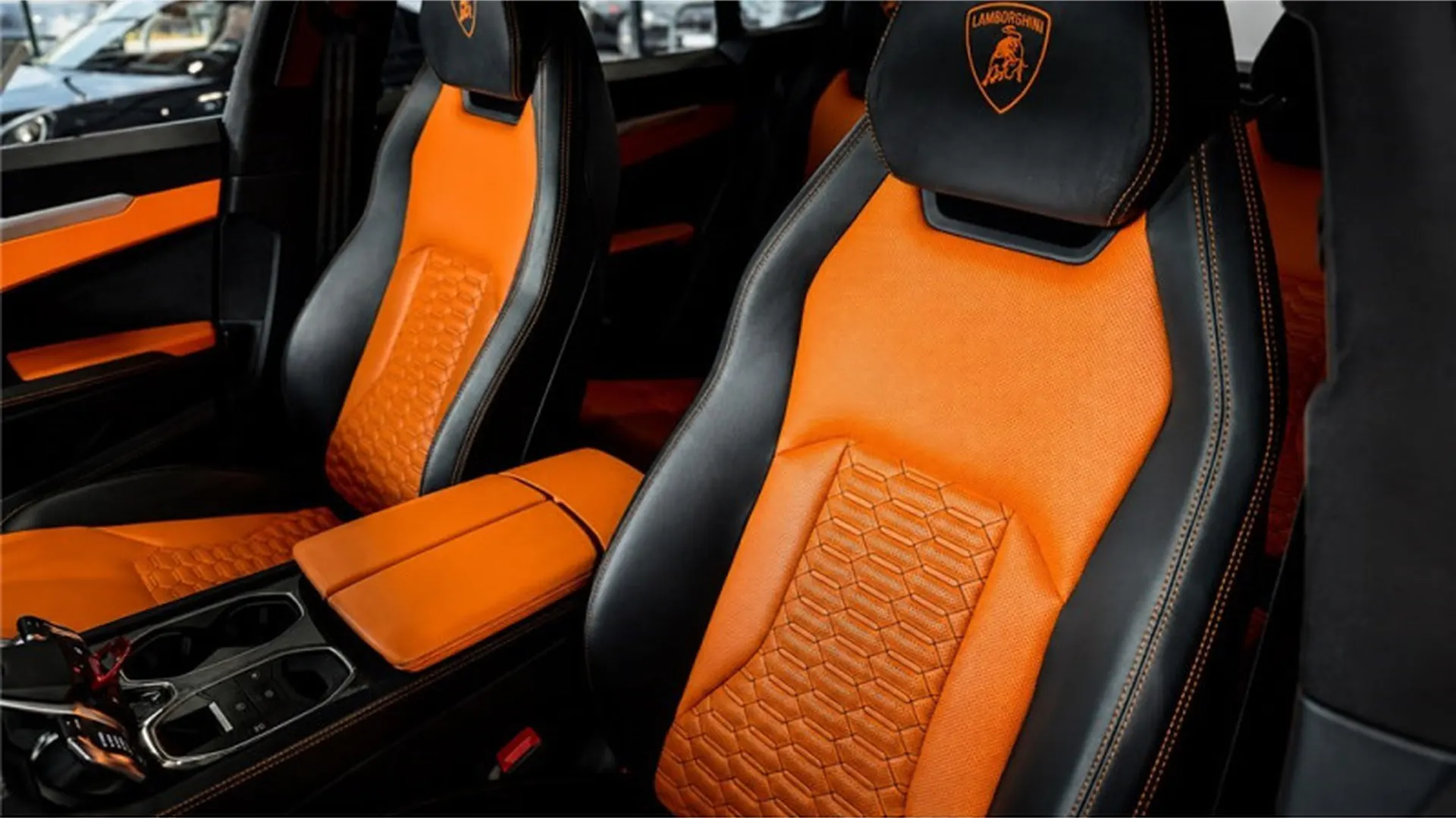 Lamborghini URUS — photo 18