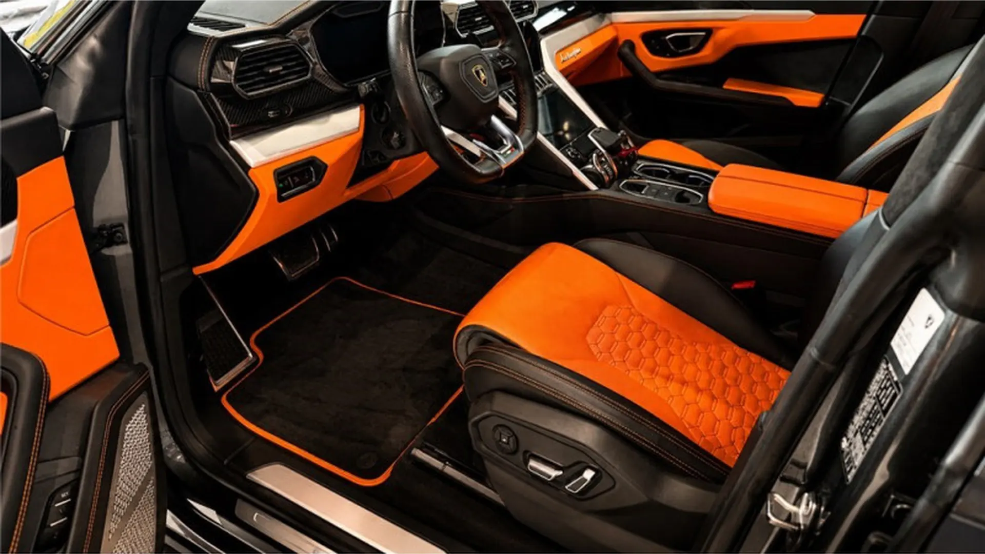 Lamborghini URUS — photo 11