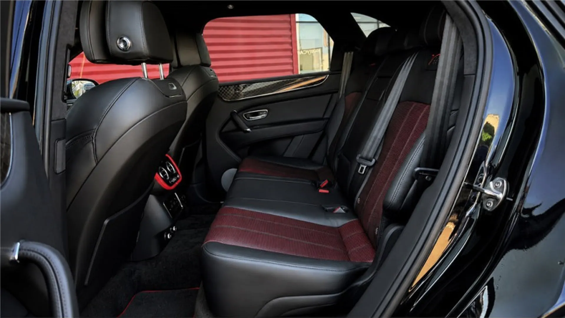 Bentley BENTAYGA — photo 22