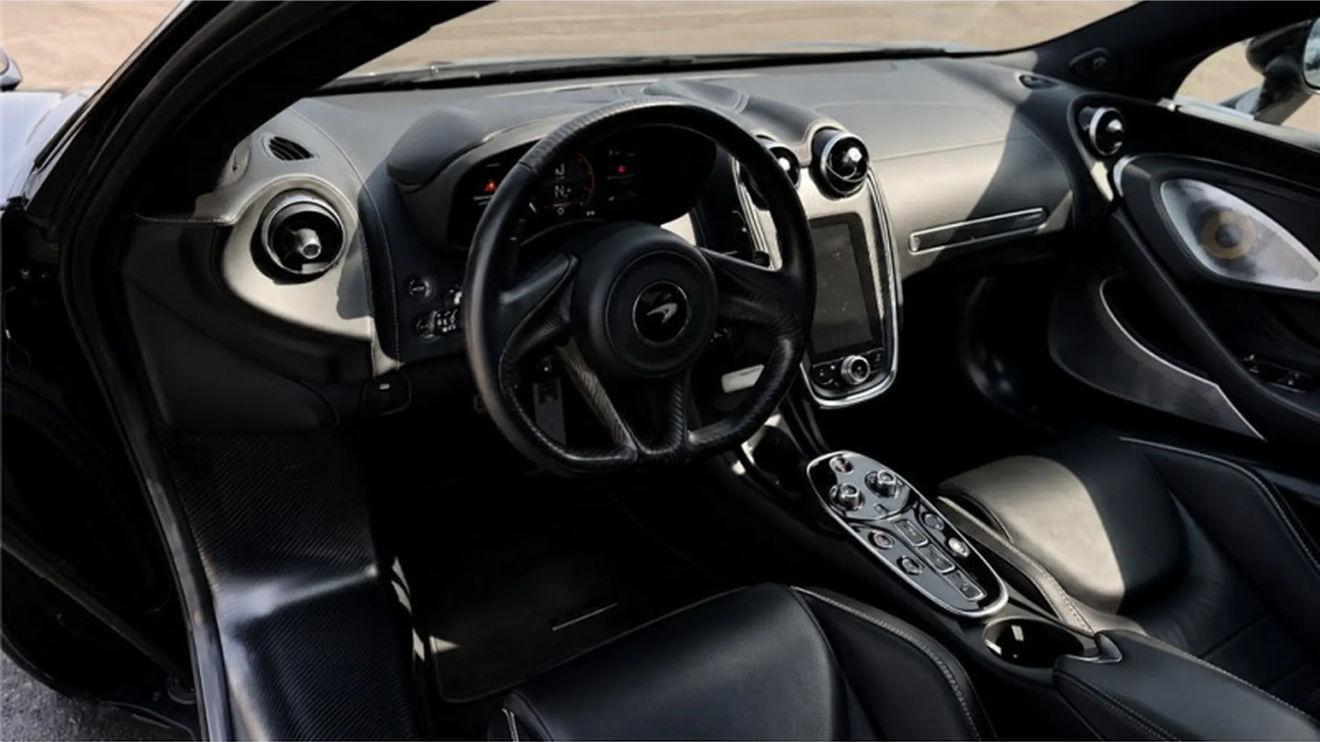 McLaren GT — photo 11