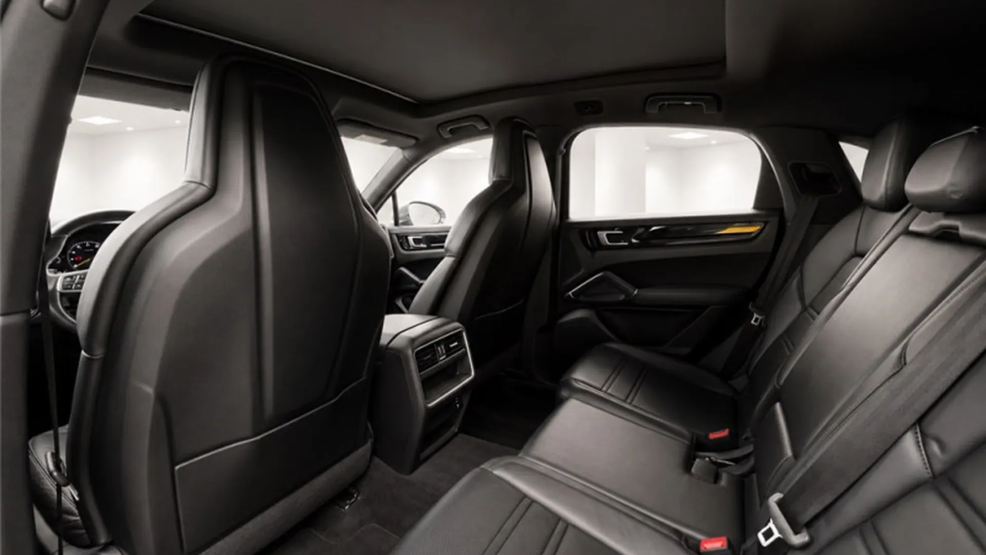 Porsche Cayenne — photo 11