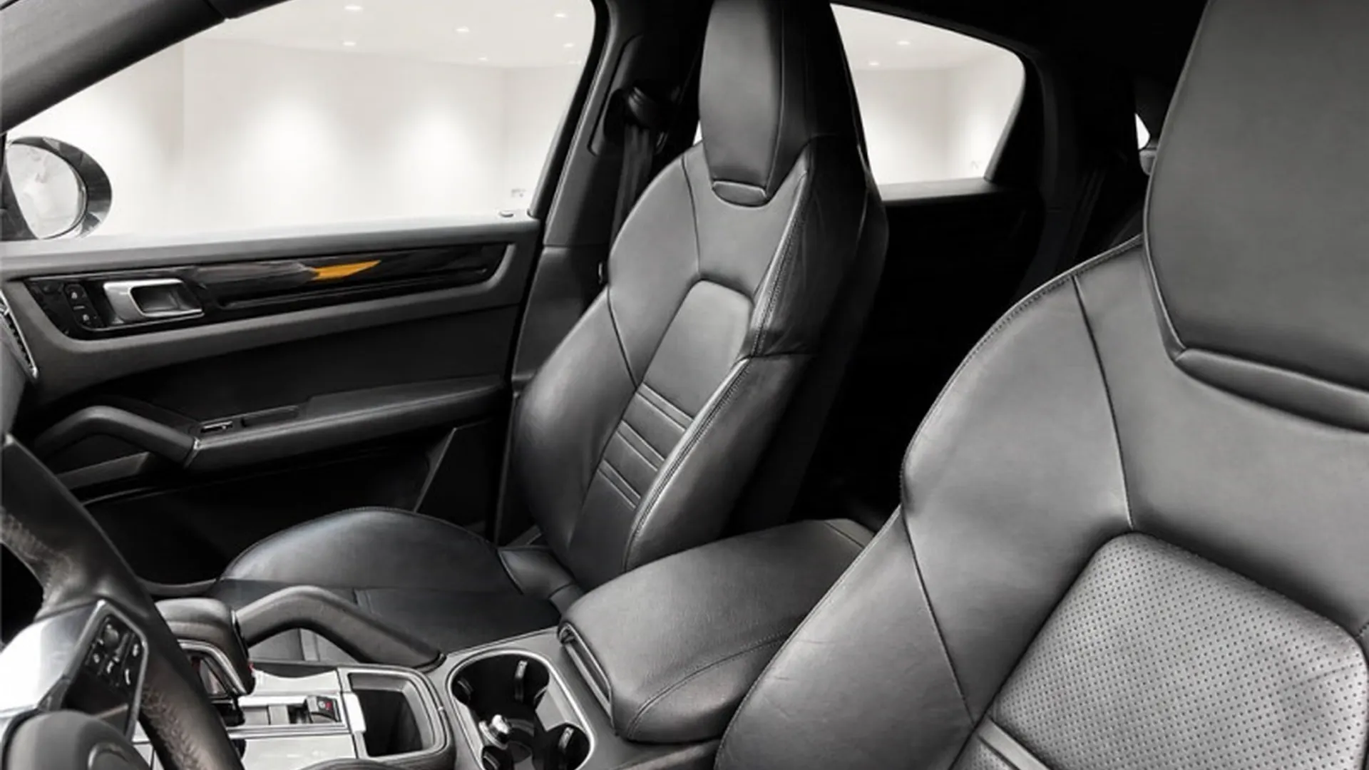 Porsche Cayenne — photo 7