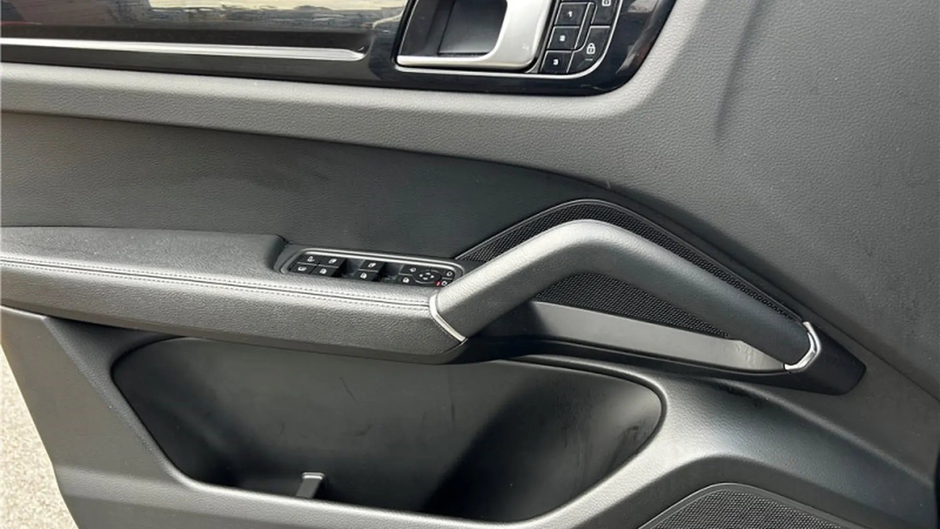 Porsche Cayenne — photo 9