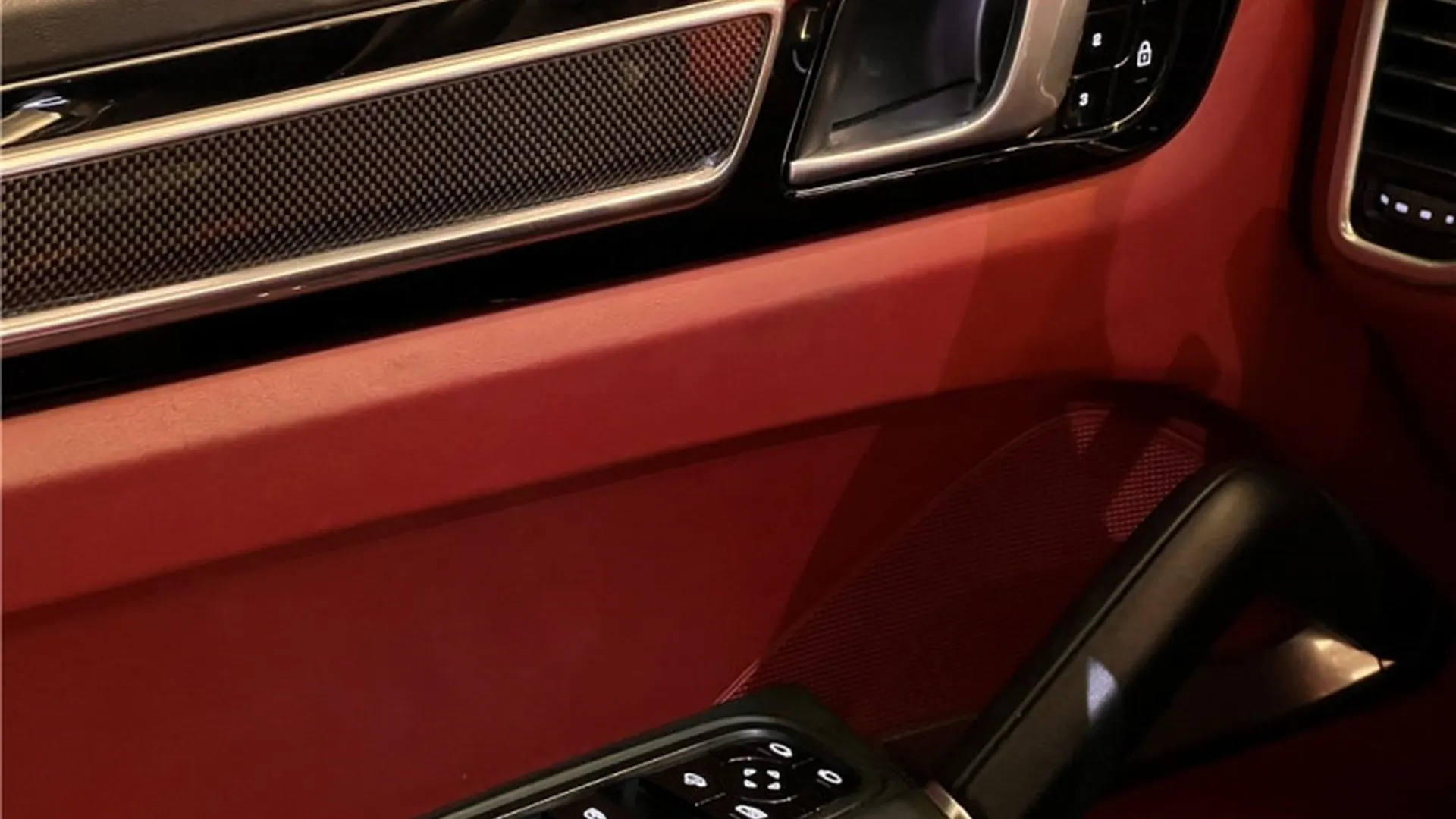 Porsche Cayenne — photo 16