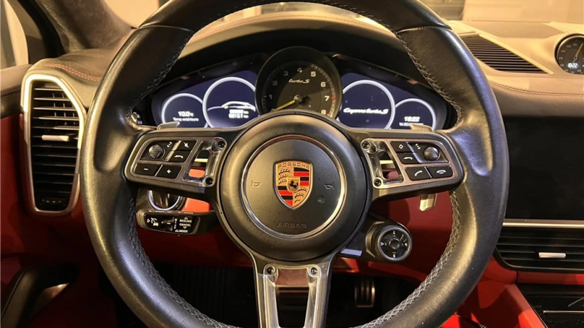 Porsche Cayenne — photo 12