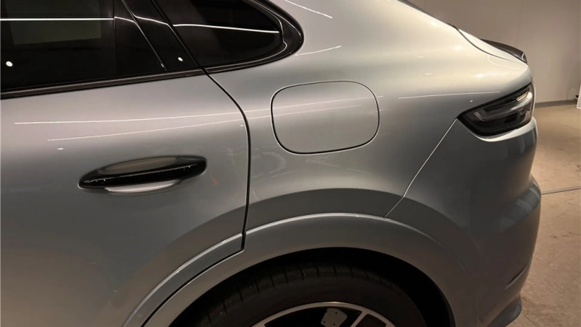 Porsche Cayenne — photo 8