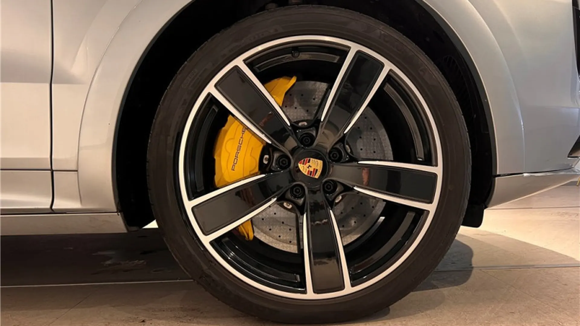 Porsche Cayenne — photo 9