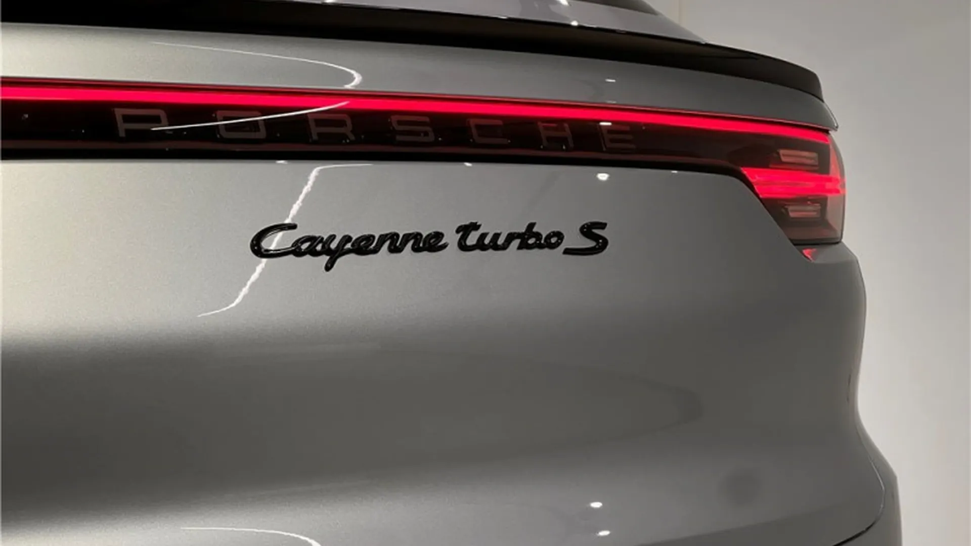 Porsche Cayenne — photo 5