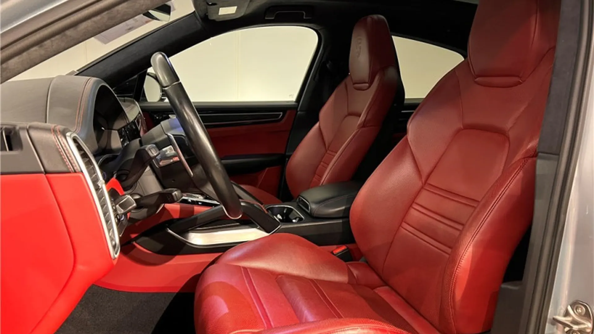 Porsche Cayenne — photo 10