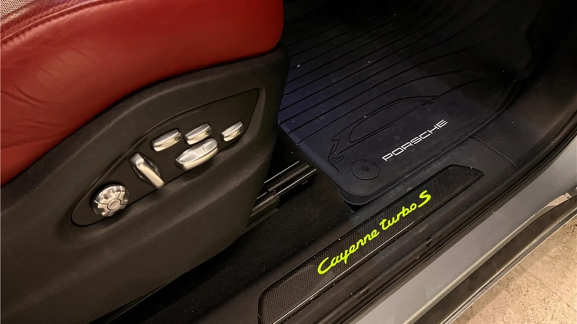 Porsche Cayenne — photo 19
