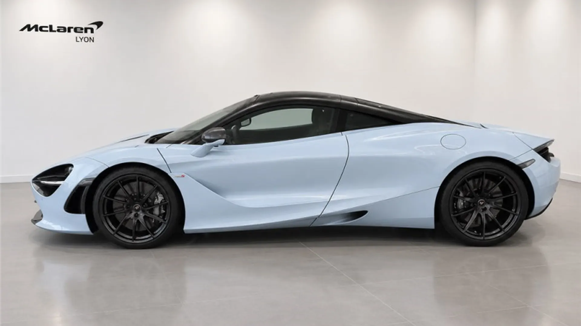 McLaren 720S — photo 2