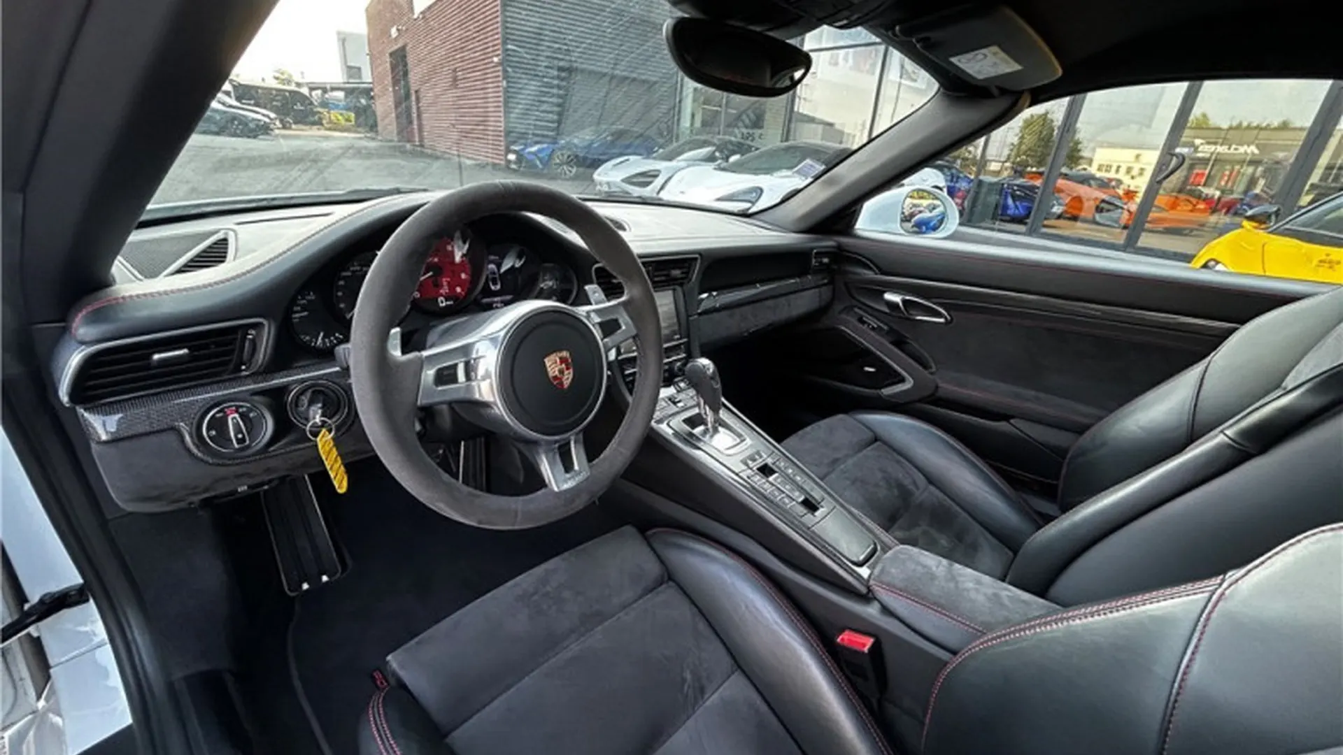 Porsche 911 — photo 10