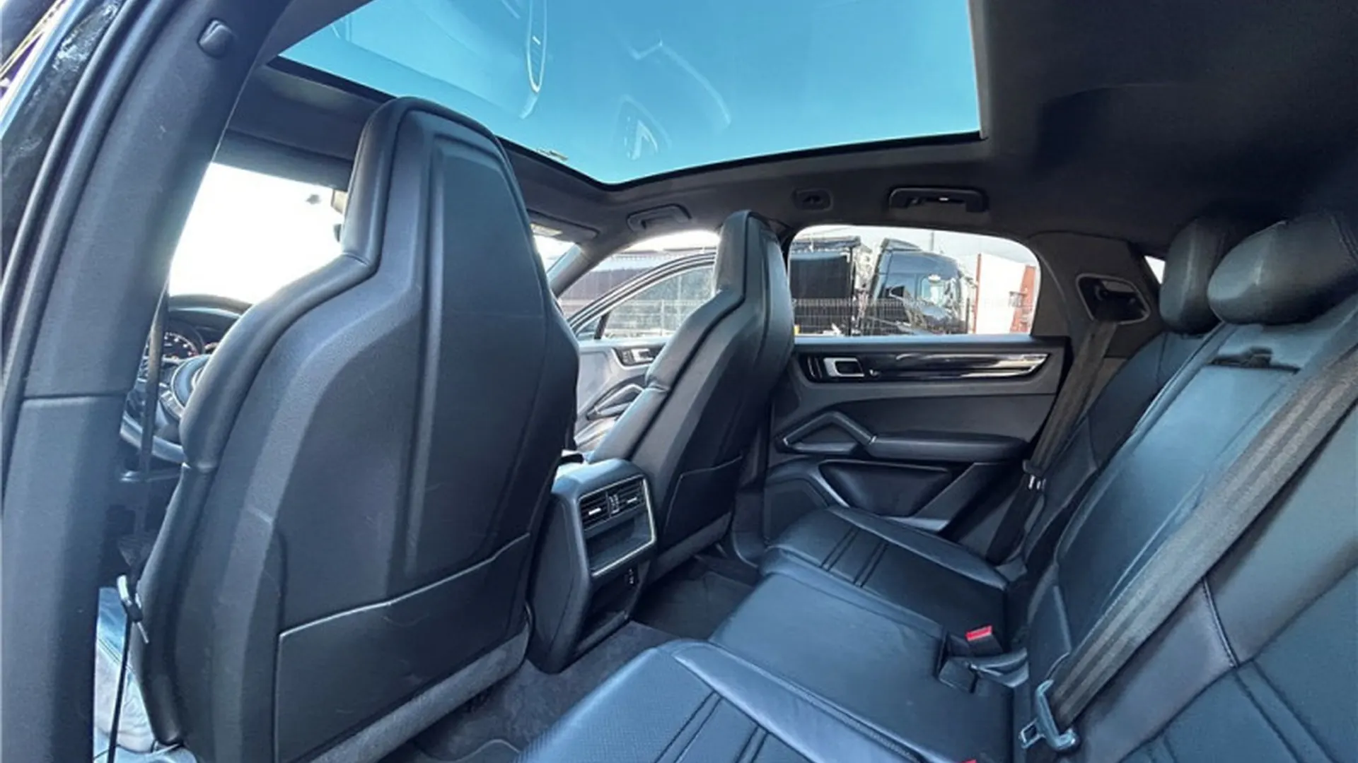 Porsche Cayenne — photo 7