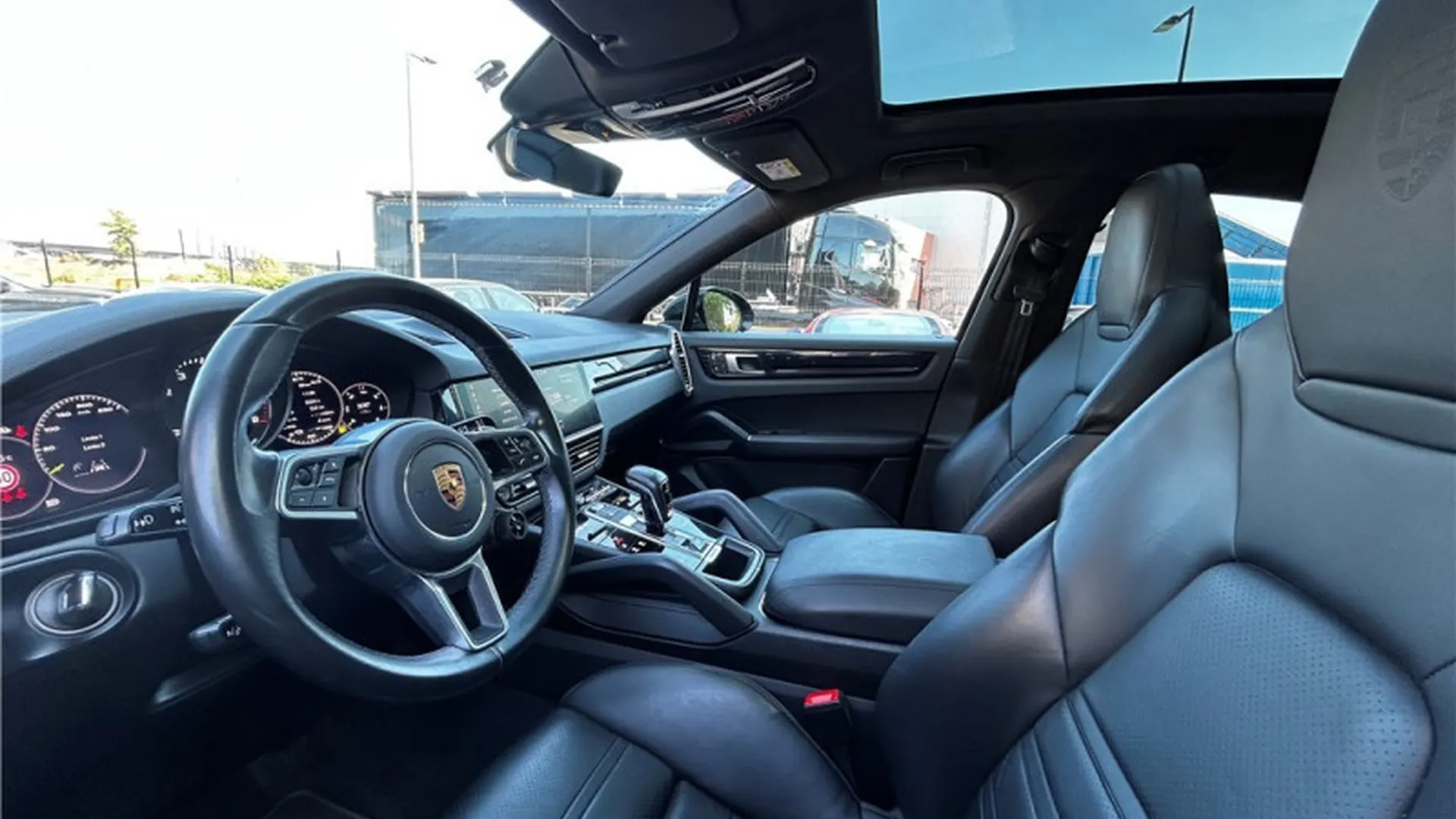 Porsche Cayenne — photo 6