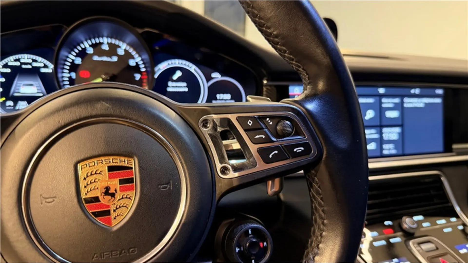 Porsche PANAMERA — photo 16