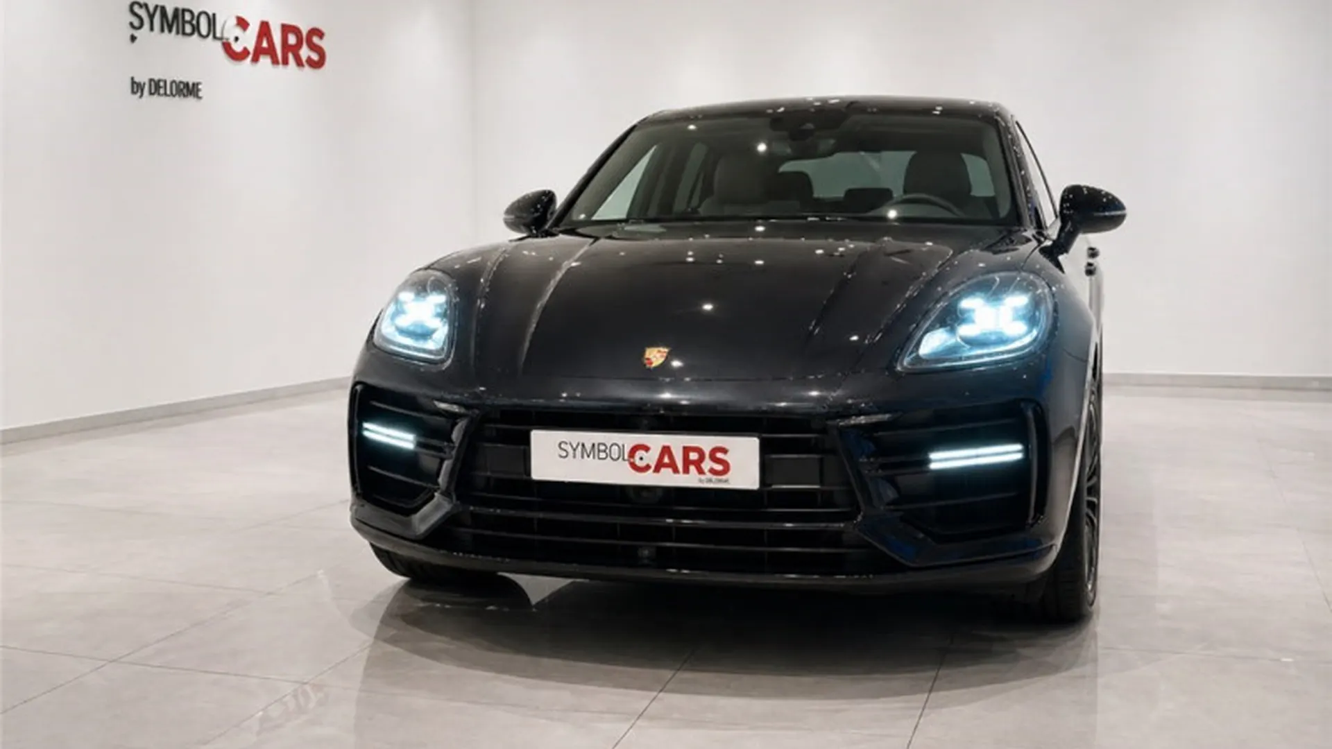 Porsche PANAMERA — photo 2