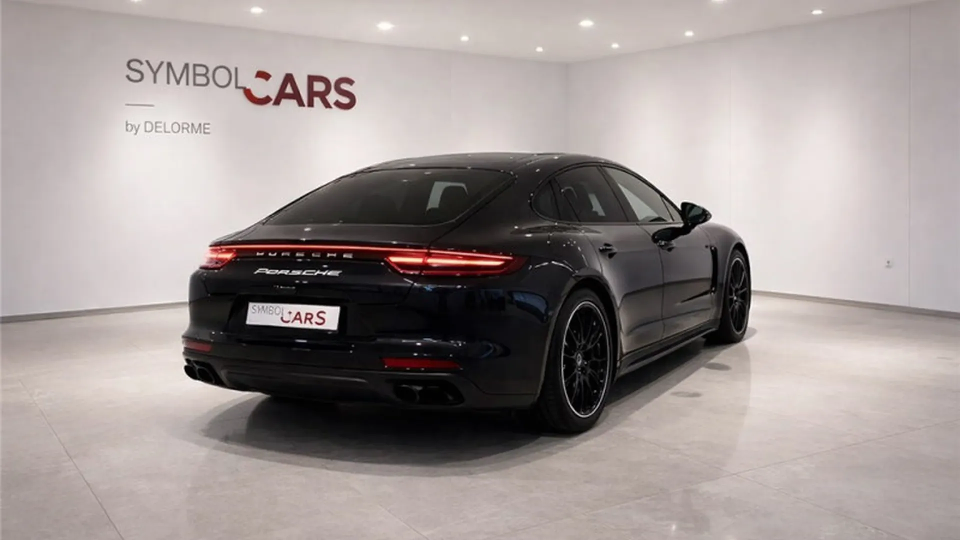 Porsche PANAMERA — photo 3
