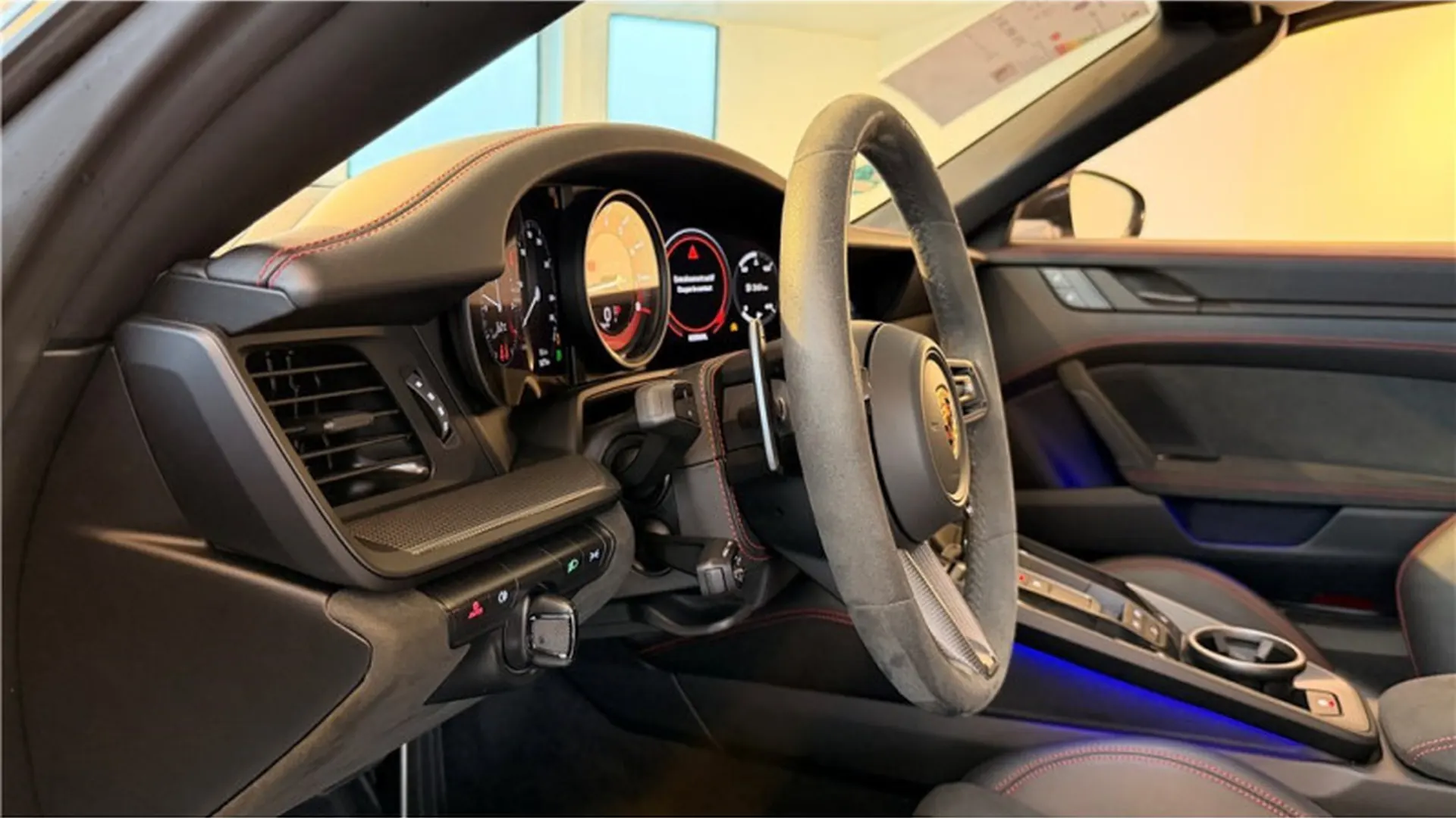 Porsche 911 — photo 12