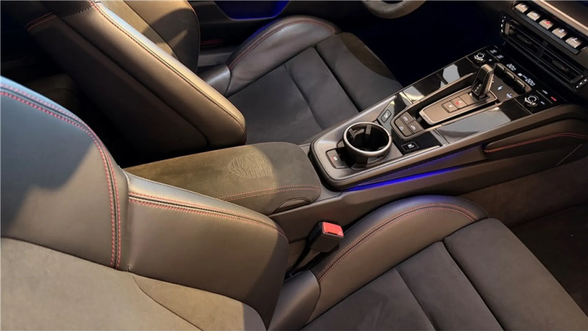 Porsche 911 — photo 21