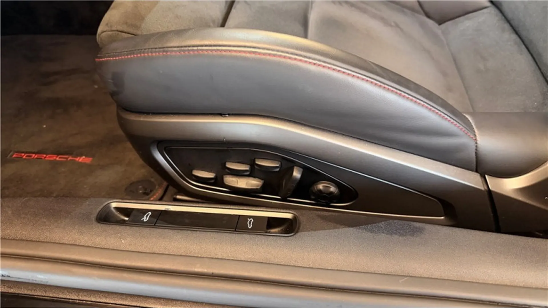 Porsche 911 — photo 18