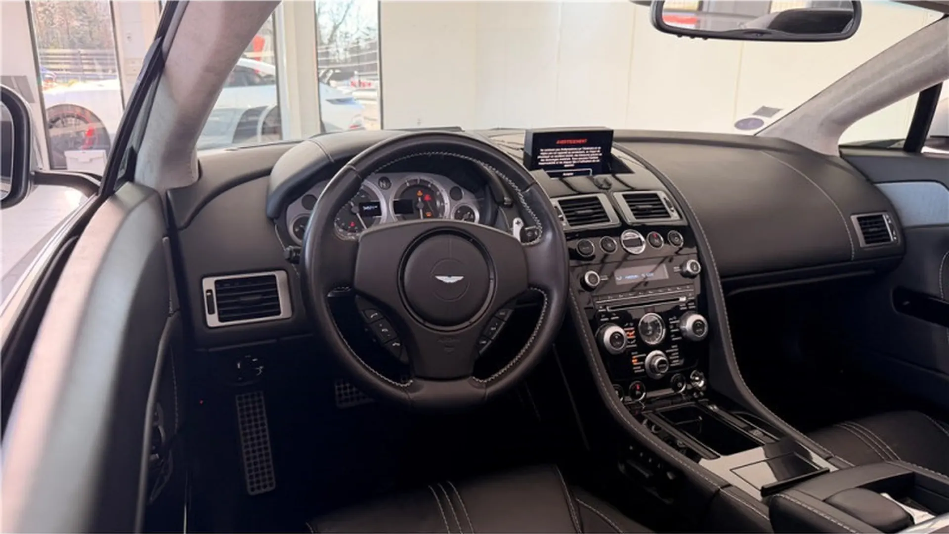 Aston Martin VANTAGE — photo 7