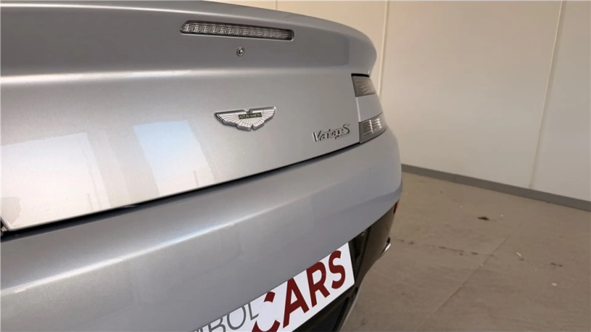 Aston Martin VANTAGE — photo 4