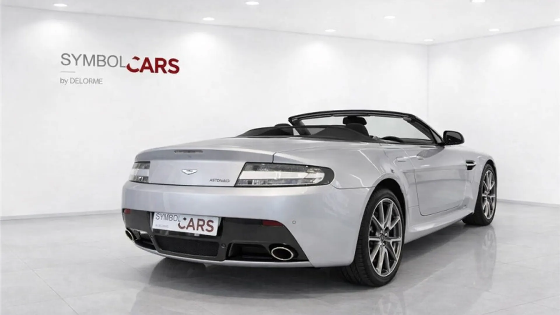 Aston Martin VANTAGE — photo 2