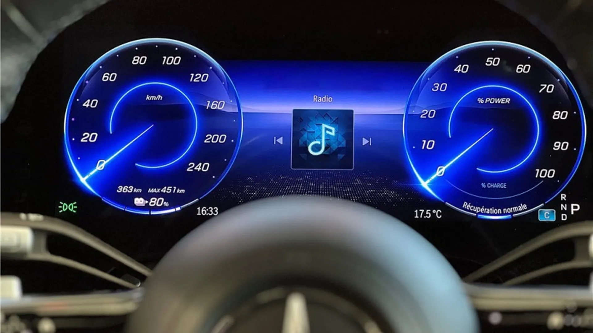 Mercedes EQS SUV — photo 11