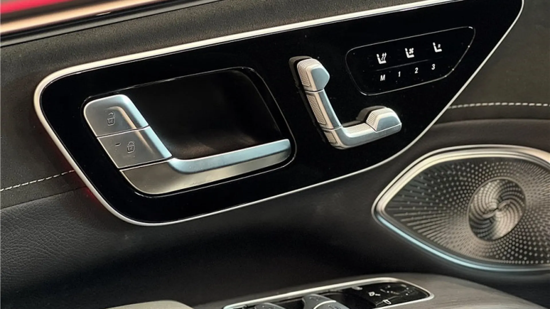 Mercedes EQS SUV — photo 14