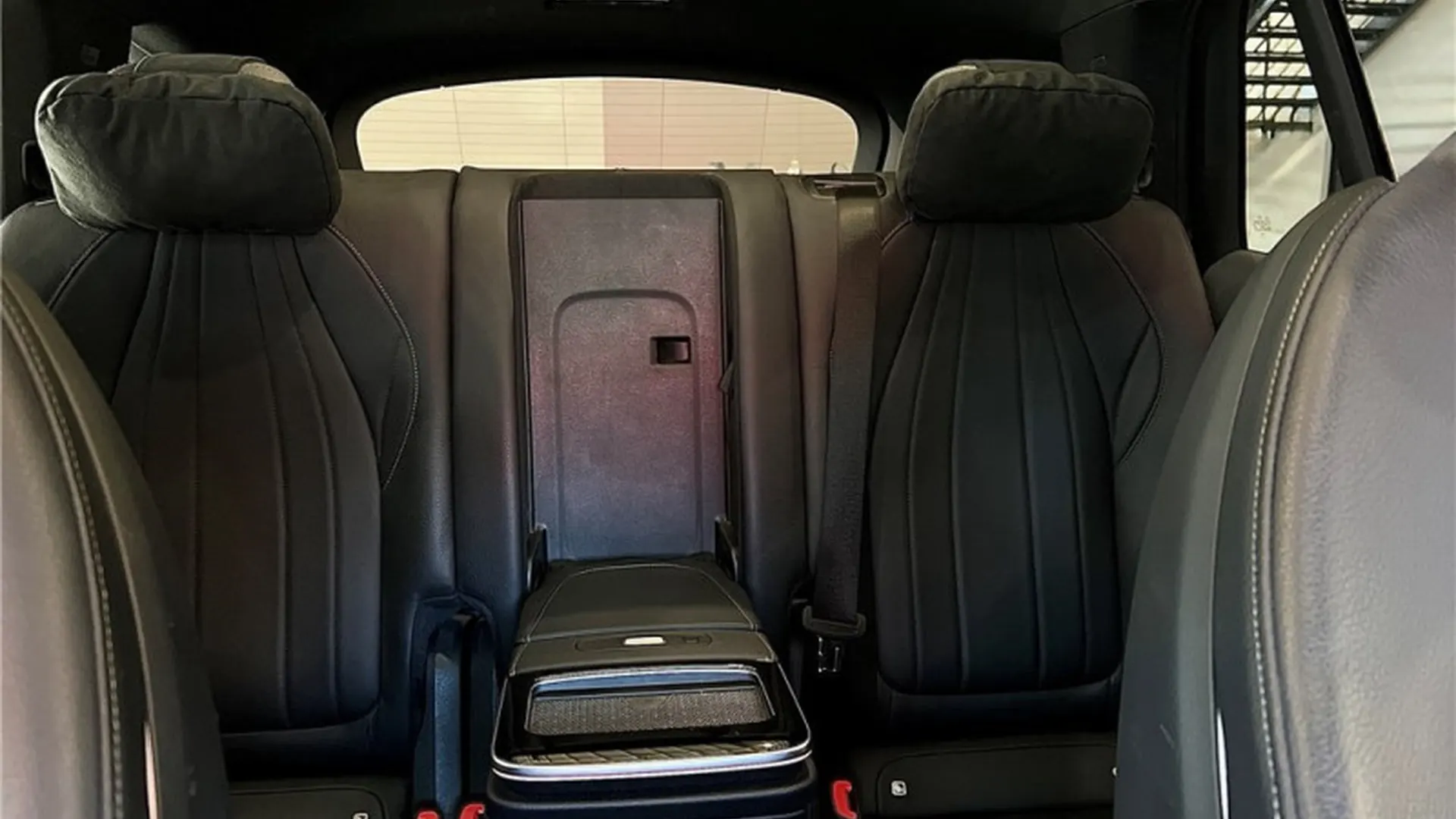 Mercedes EQS SUV — photo 16