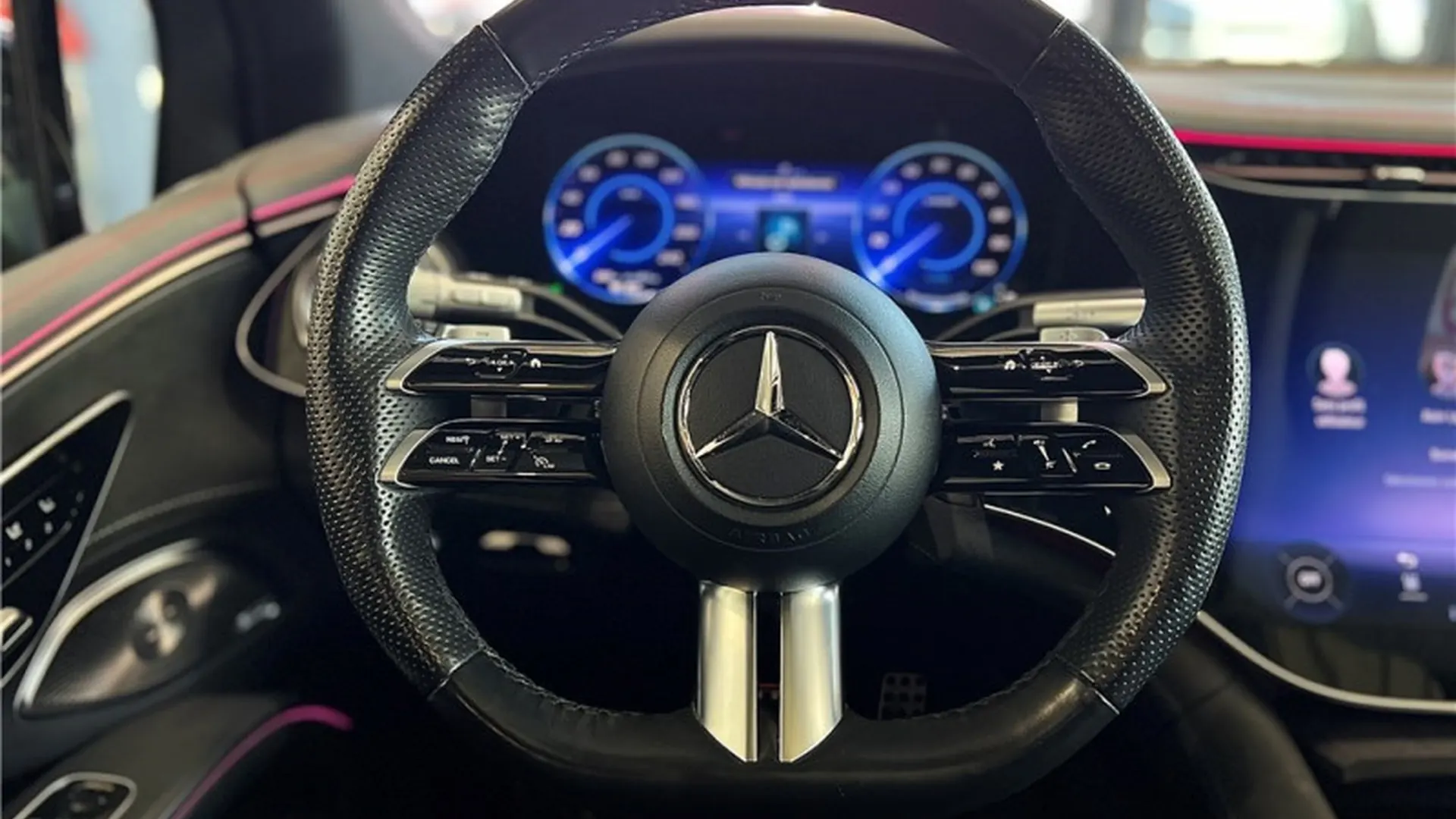 Mercedes EQS SUV — photo 9