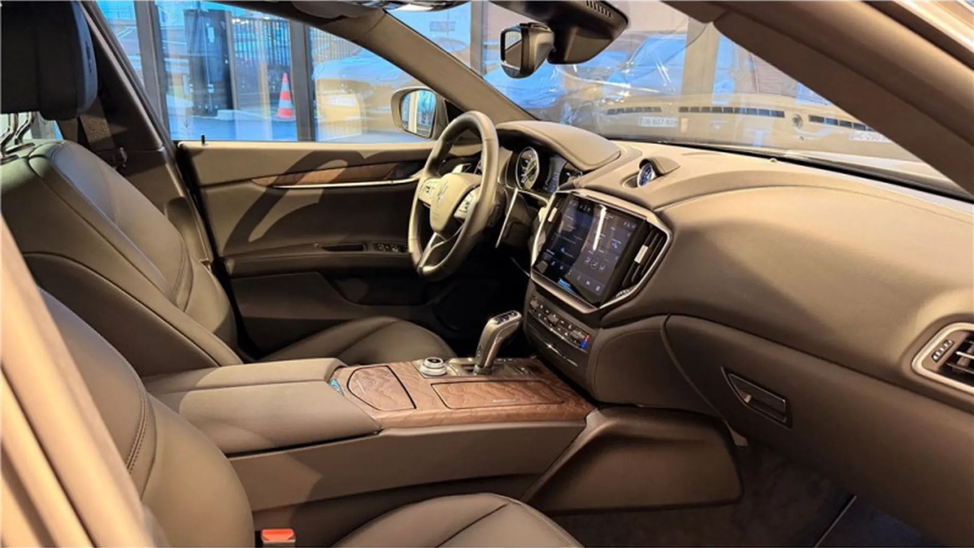 Maserati GHIBLI — photo 16