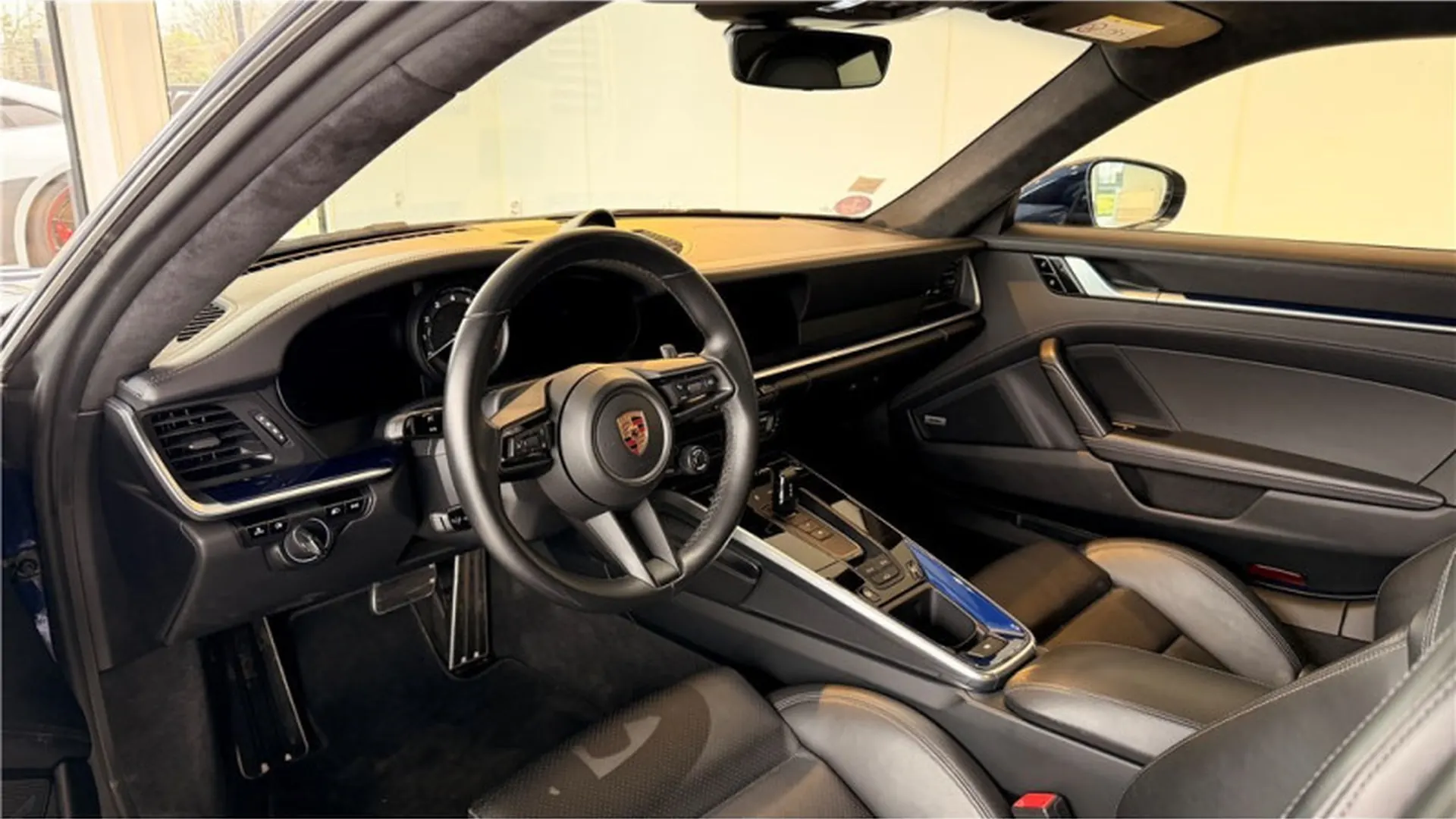 Porsche 911 — photo 21