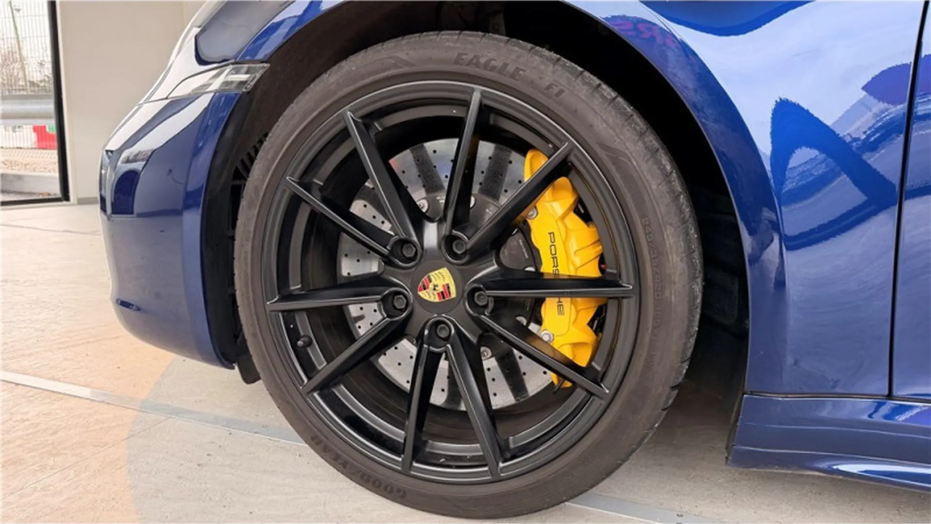 Porsche 911 — photo 8