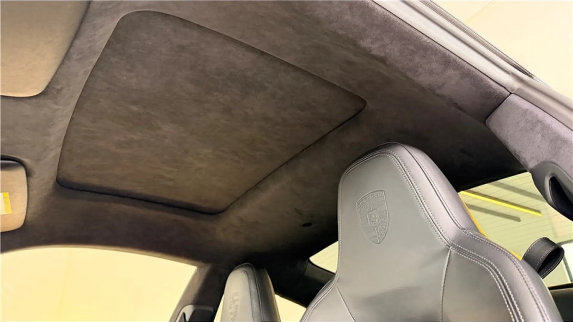 Porsche 911 — photo 25