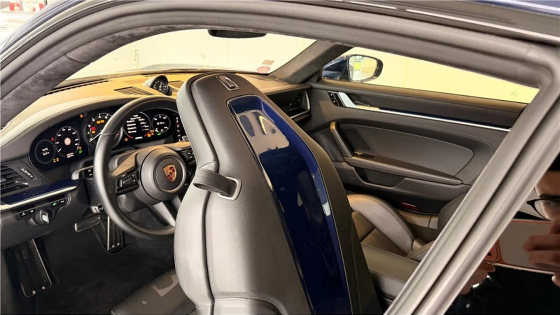 Porsche 911 — photo 13