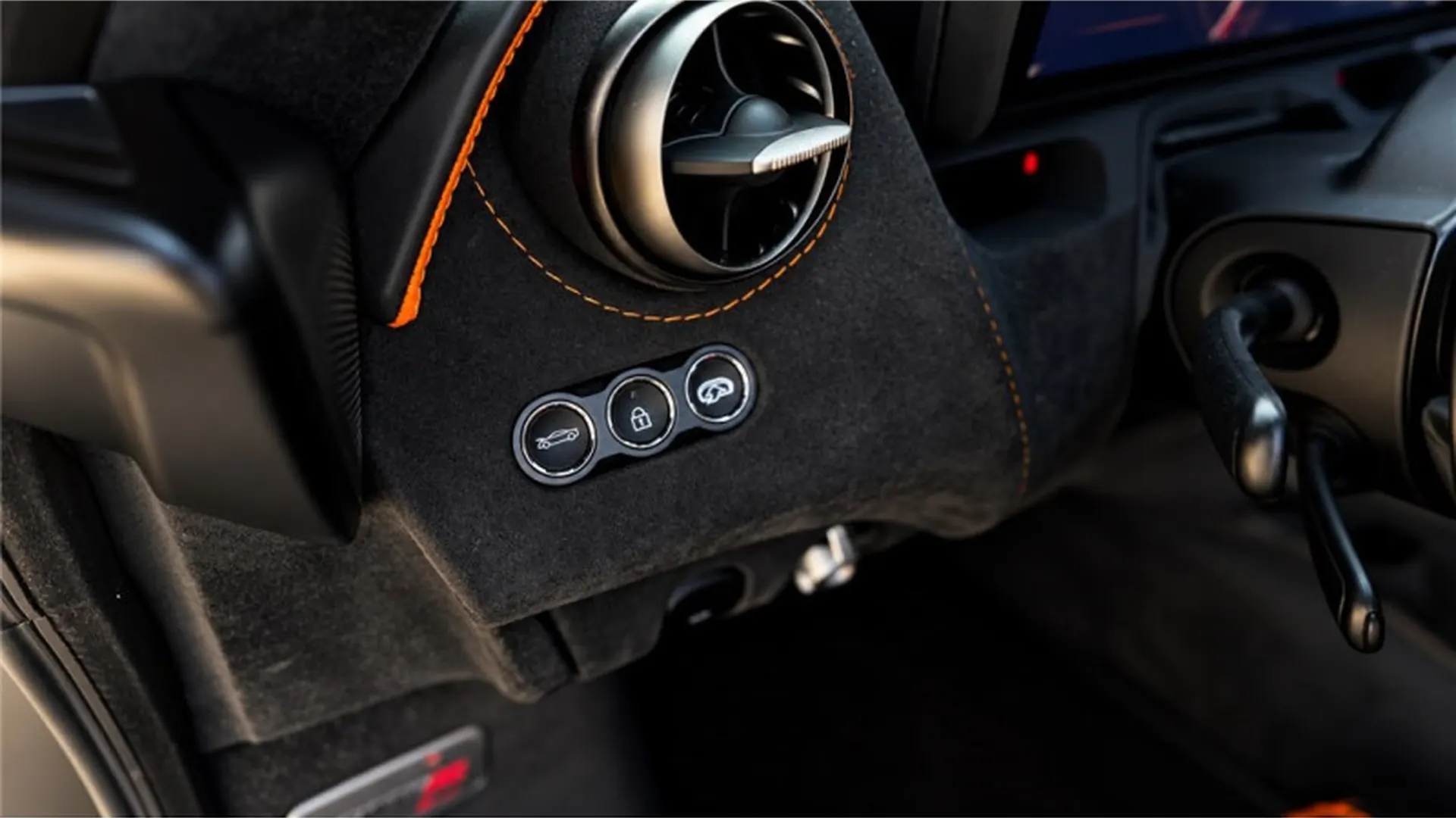 McLaren 720S — photo 14