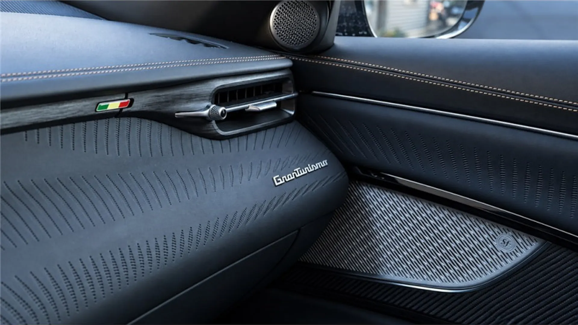 Maserati GranTurismo — photo 13