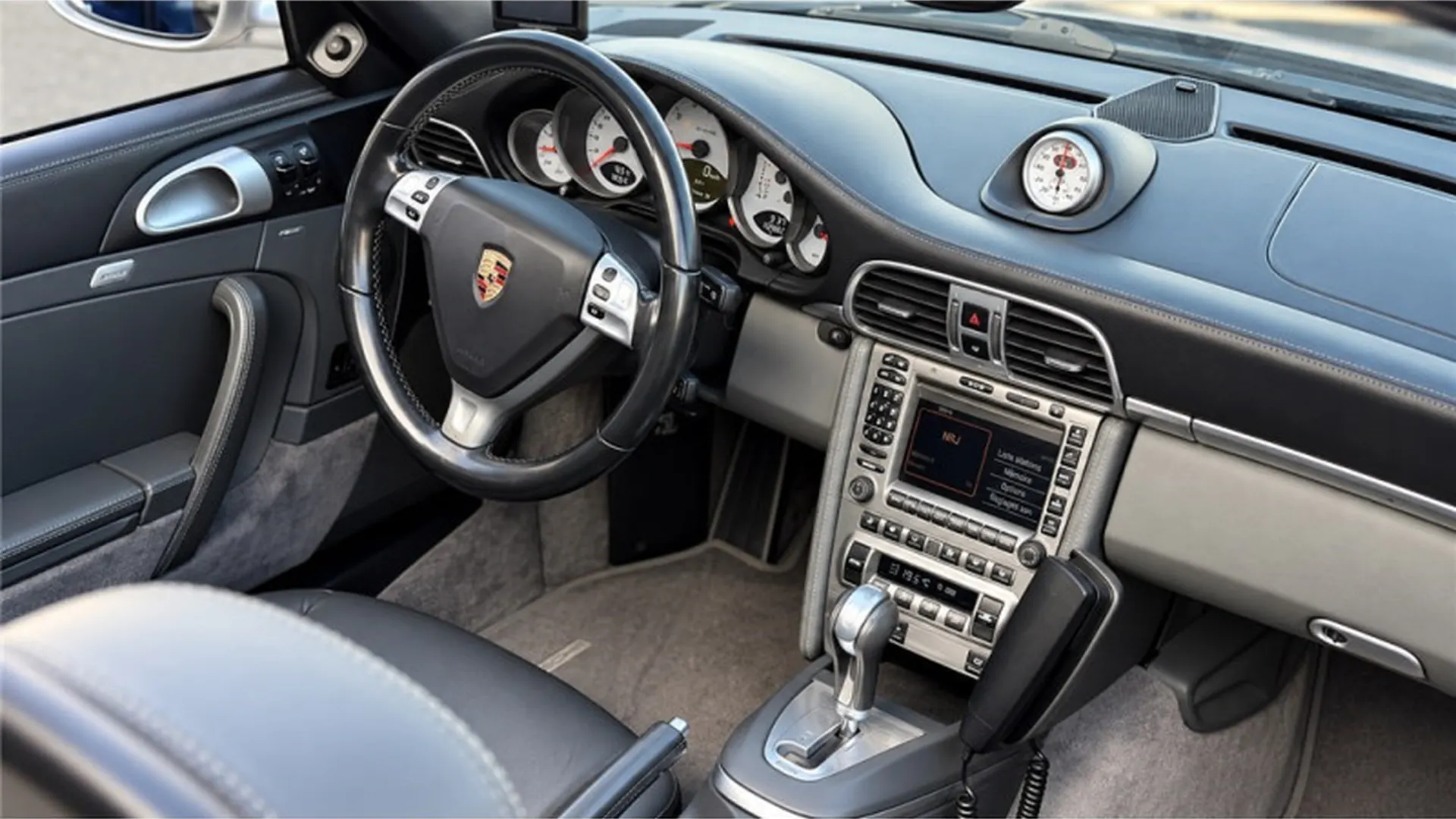 Porsche 911 — photo 7