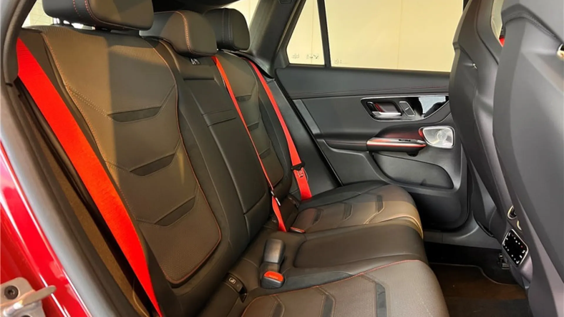 Mercedes-Benz GLC — photo 25
