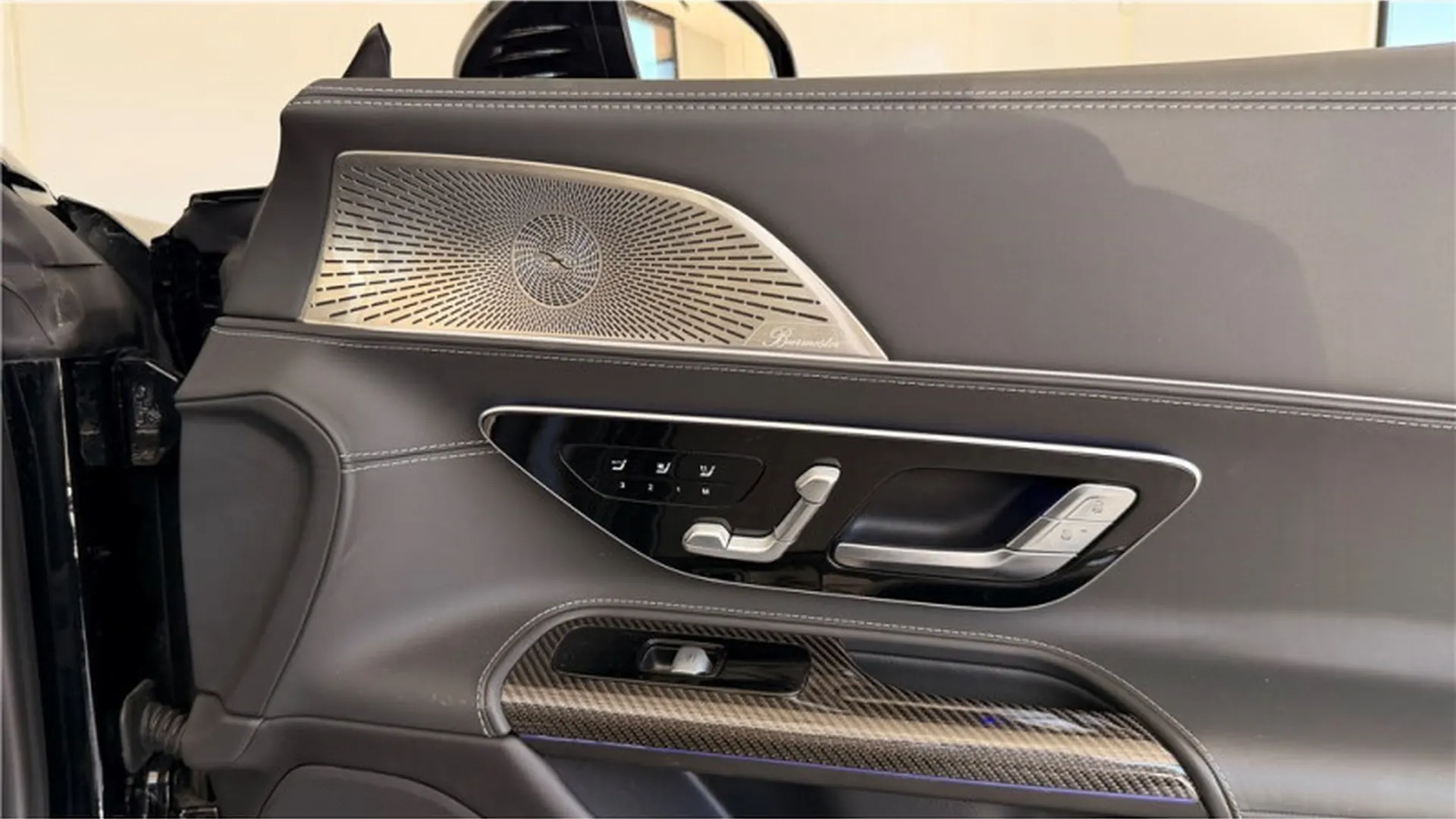 Mercedes-Benz SL — photo 16