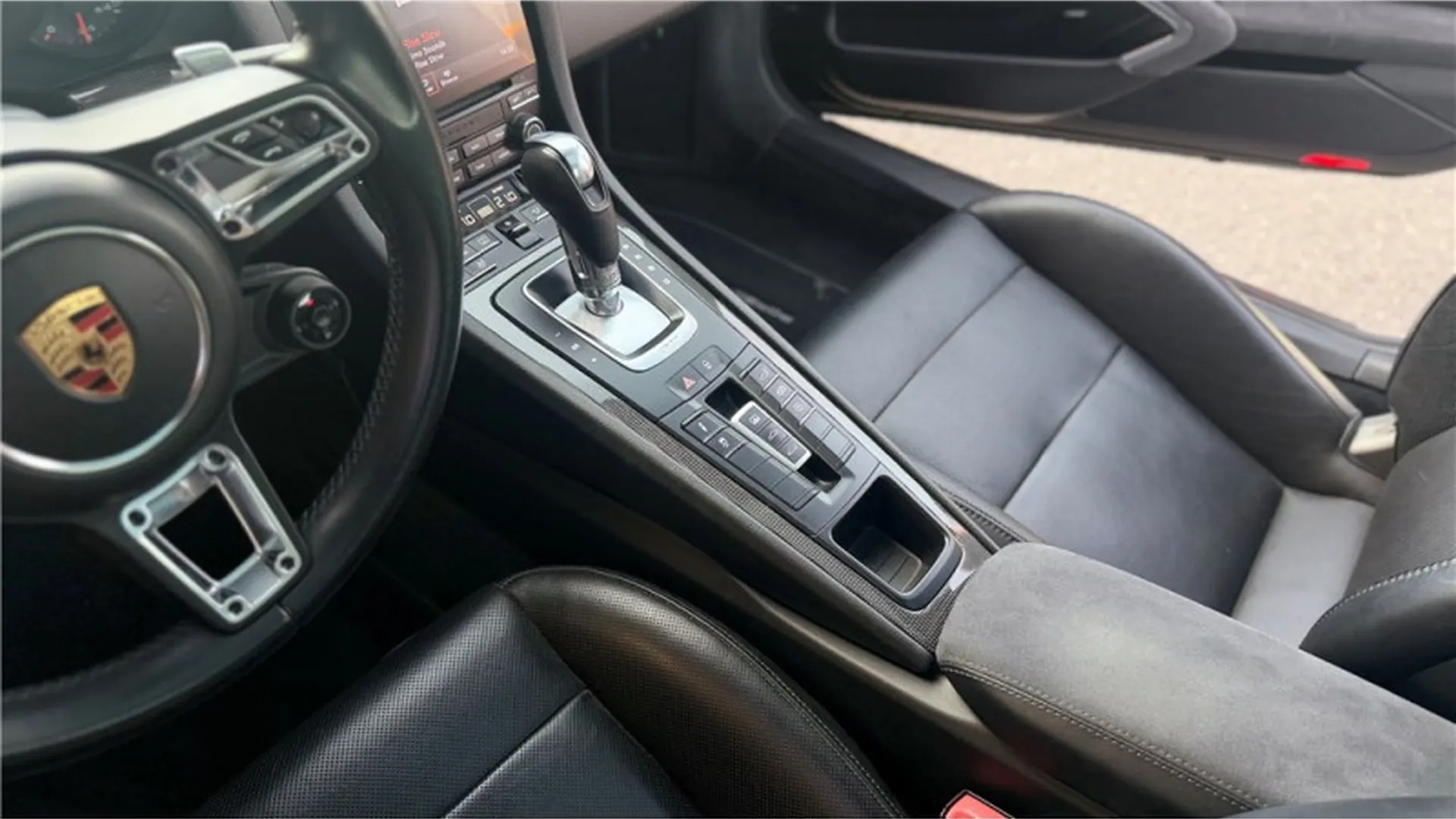 Porsche 911 — photo 8