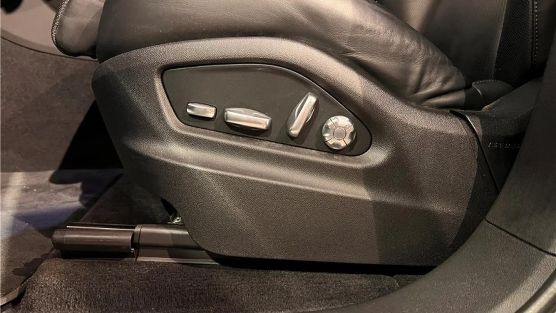 Porsche Cayenne — photo 9
