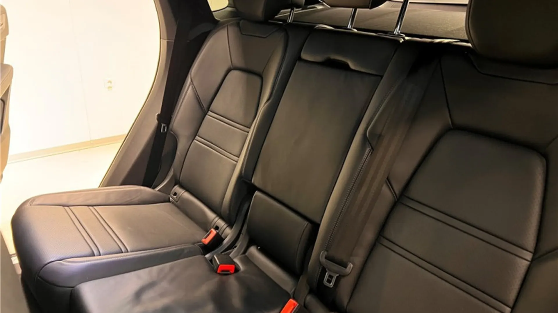Porsche Cayenne — photo 12