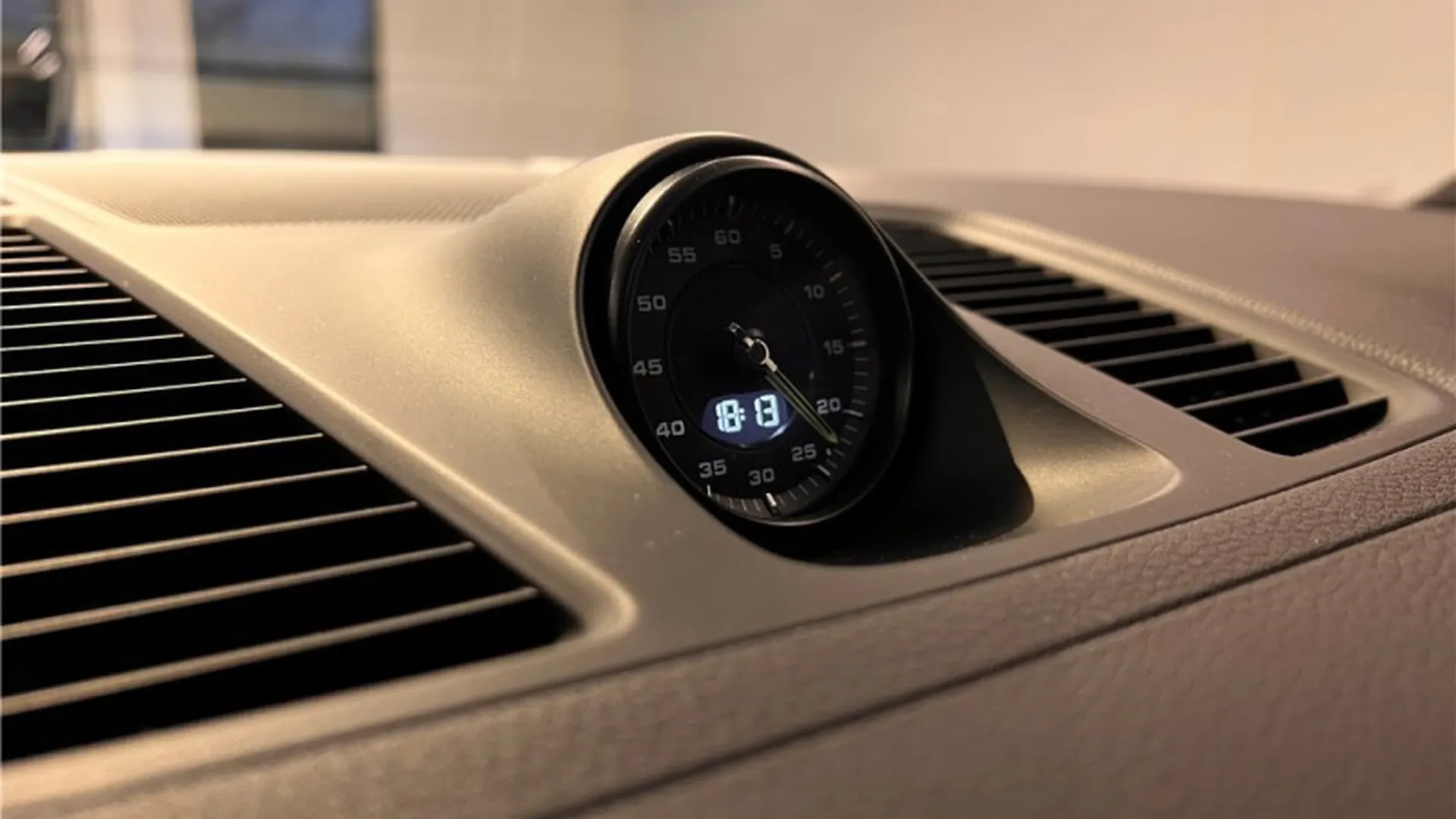 Porsche Cayenne — photo 7
