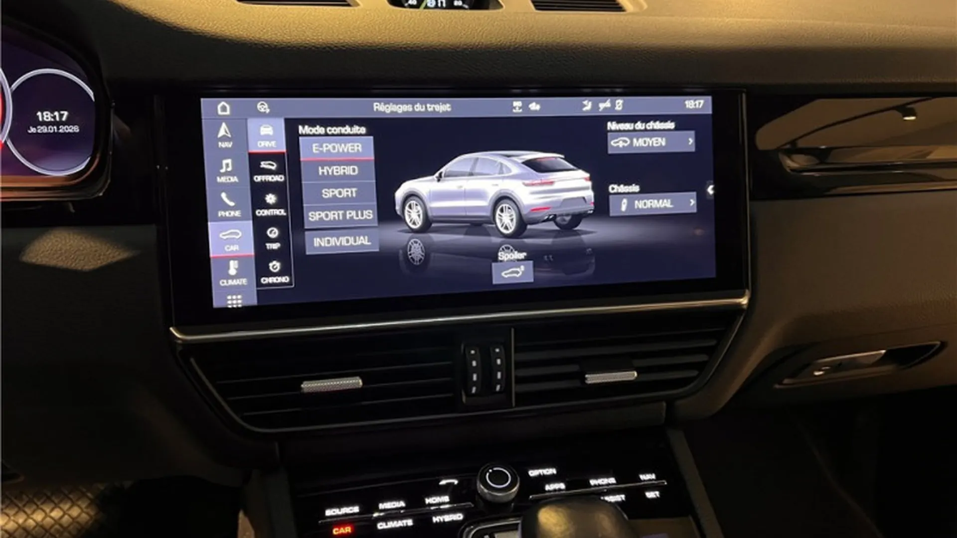 Porsche Cayenne — photo 13