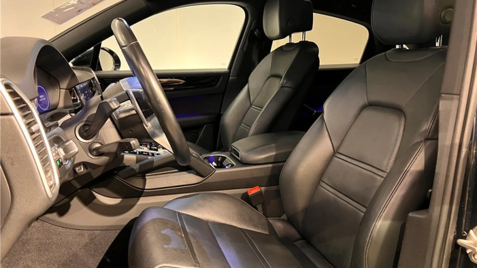 Porsche Cayenne — photo 6