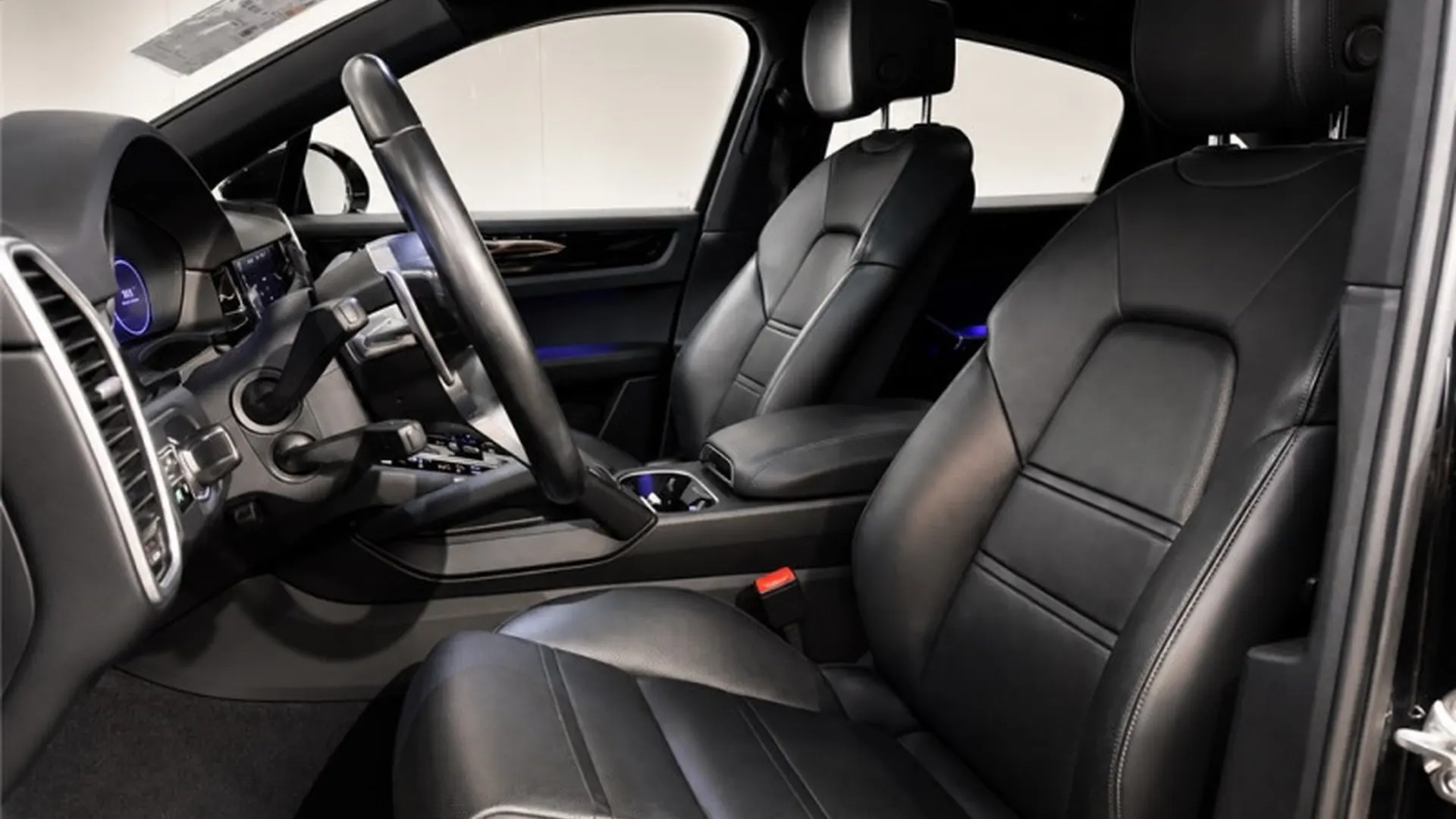 Porsche CAYENNE — photo 8