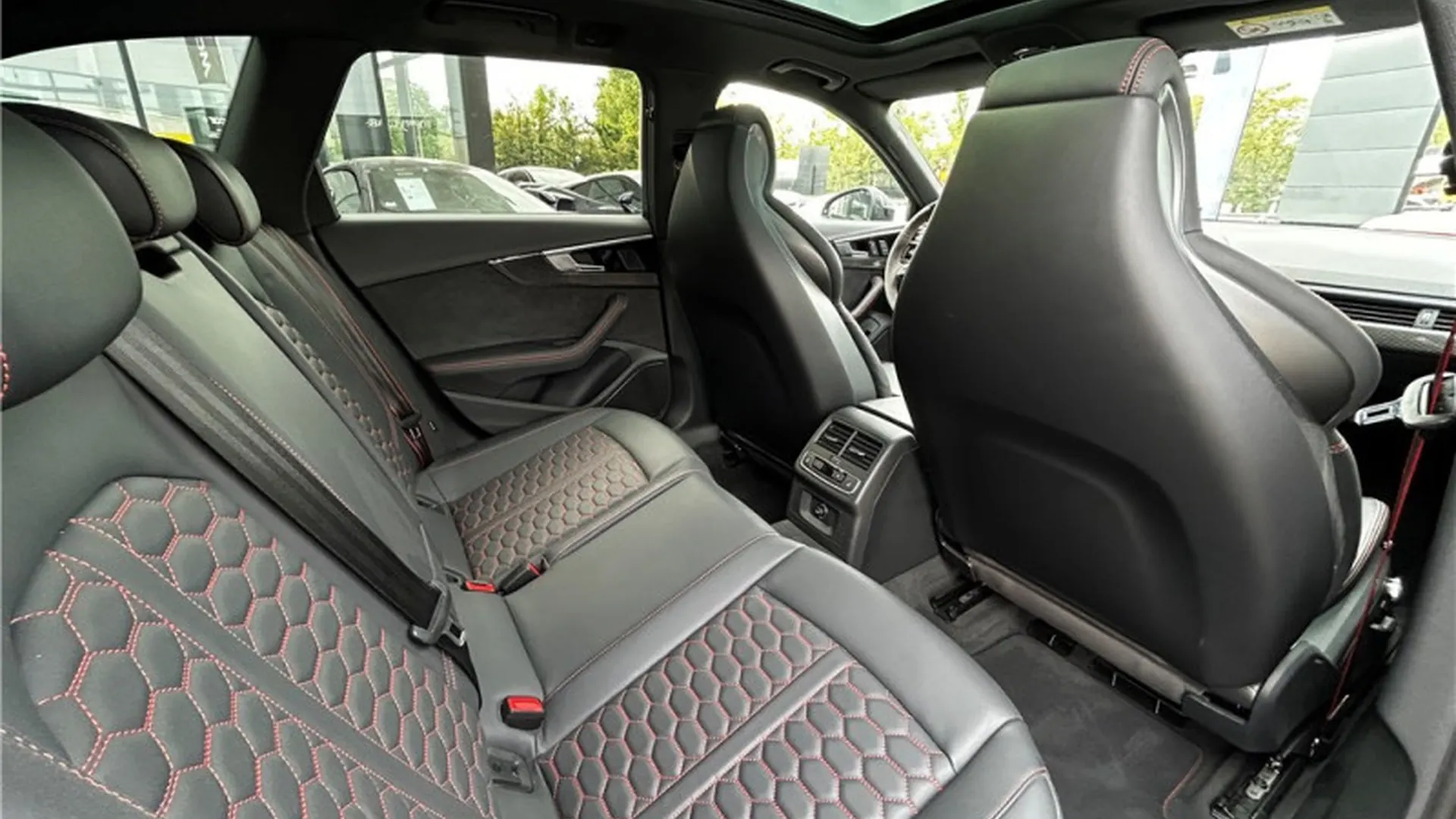 Audi RS4 AVANT — photo 6